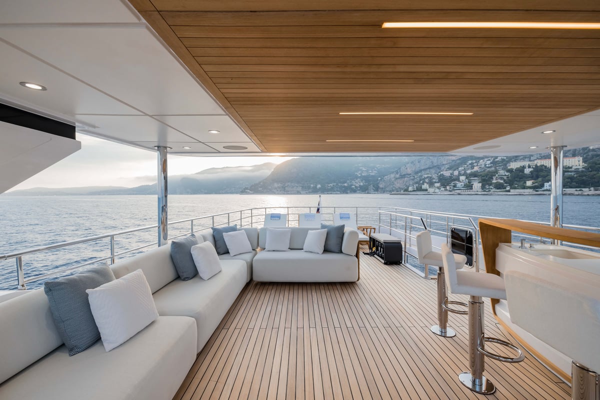 Majesty 120 - Sundeck 5