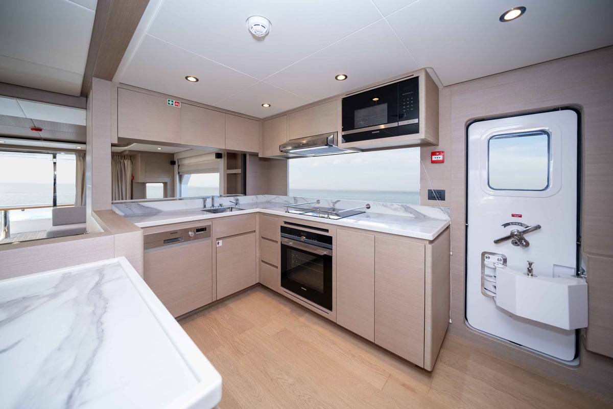 Nomad 75 SUV - Main Galley (1)