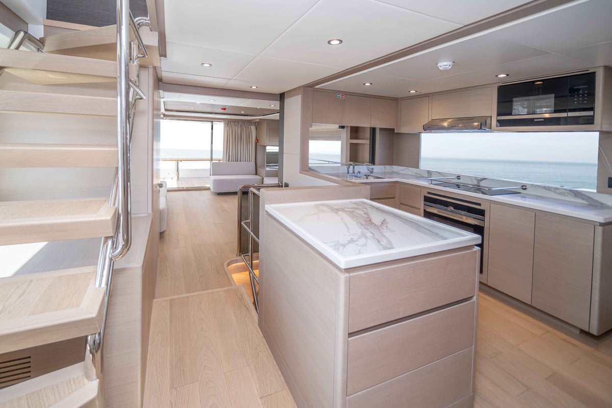 Nomad 75 SUV - Main Galley (2)