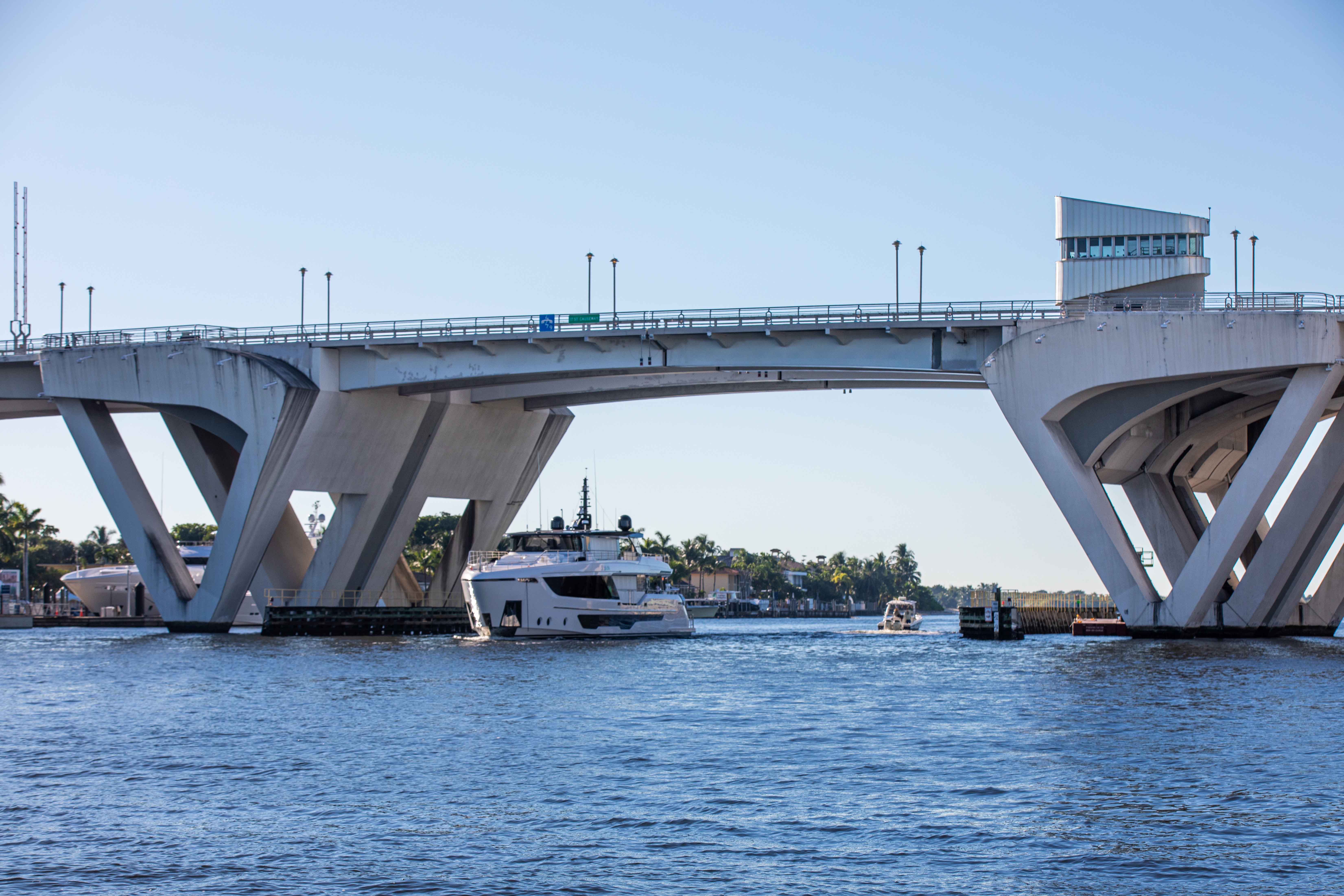 Majesty 111 - Arrival at FLIBS 2