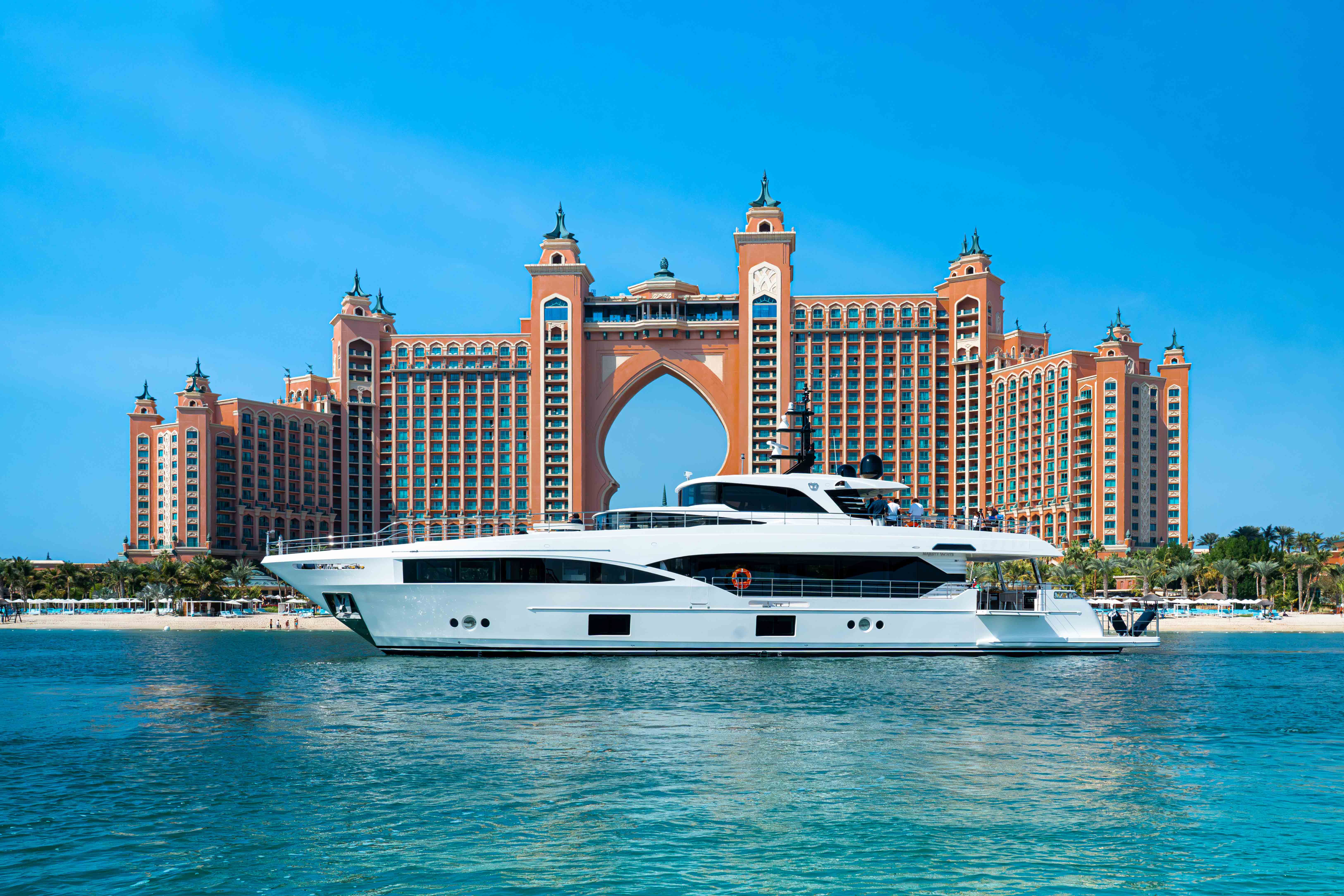 02. Majesty 100 infront of Atlantis