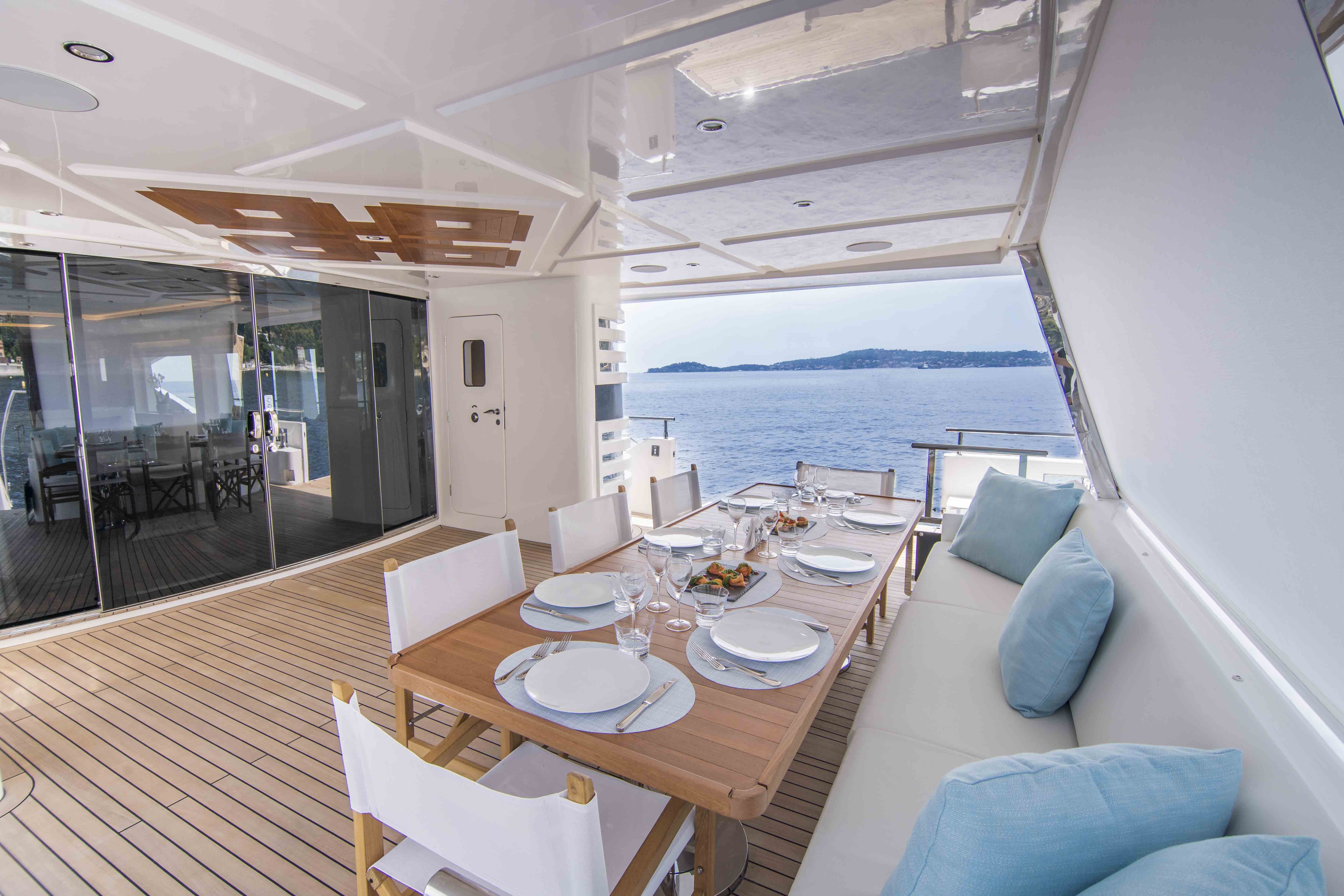 Aft Seating Area (5)