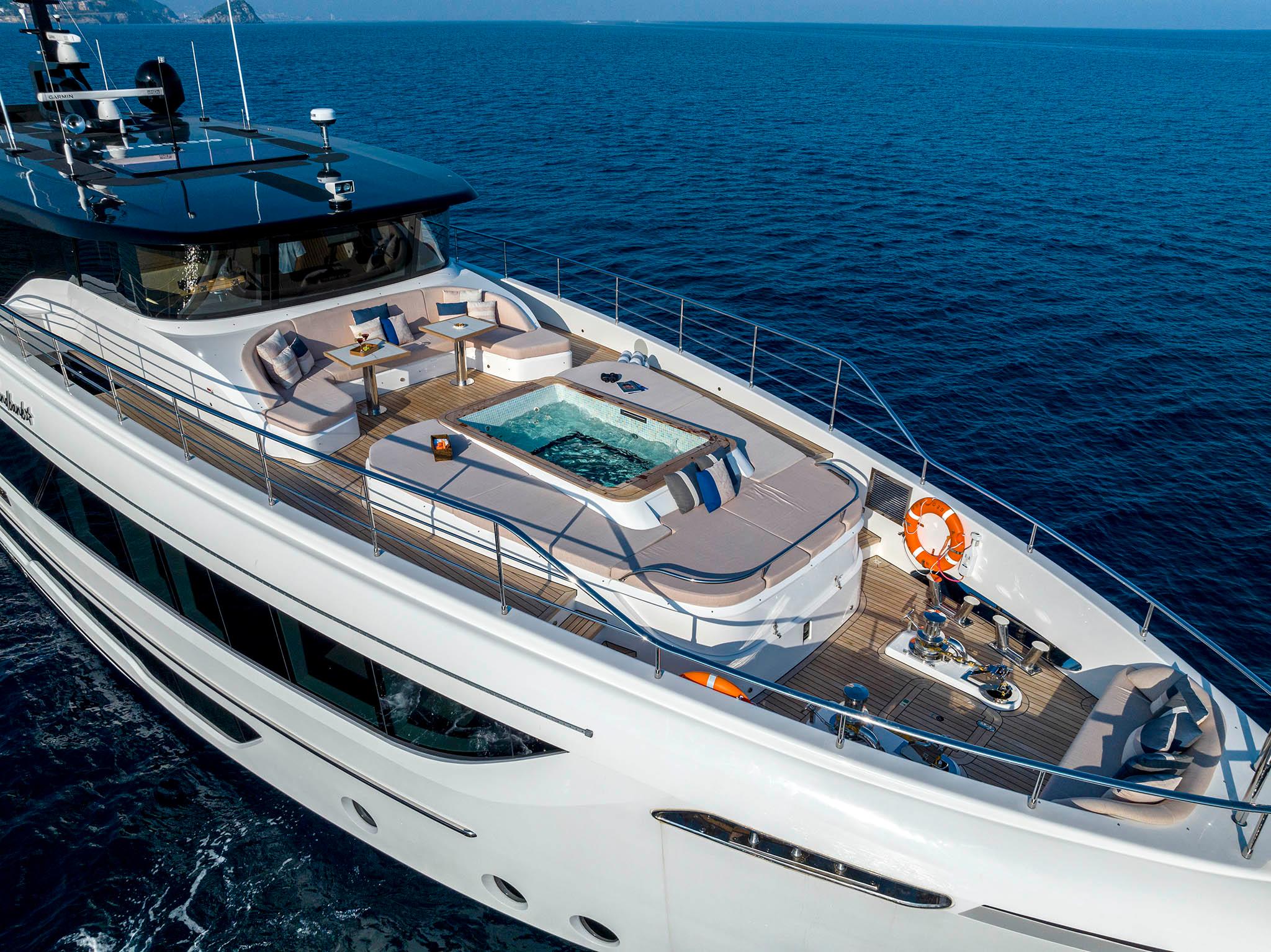 Majesty 111 Jacuzzi